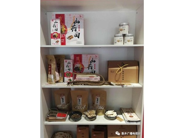 “網(wǎng)紅直播帶貨 ” 這個地方扶貧有點“洋”！